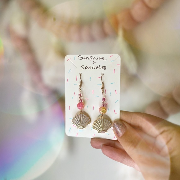 🏖️💗🐚 seashell ocean mermaid themed earrings style Handmade - Picture 3 of 4
